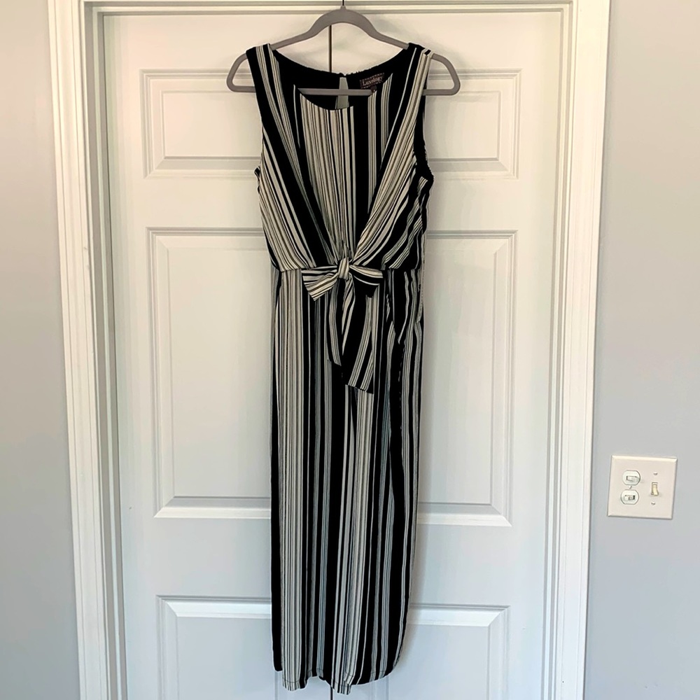 🖤Luxology🖤 Romper NWT Women size 8 black and off white.